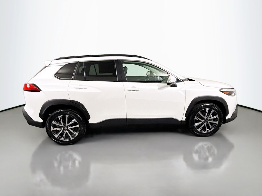 2023 Toyota Corolla Cross XLE photo 25
