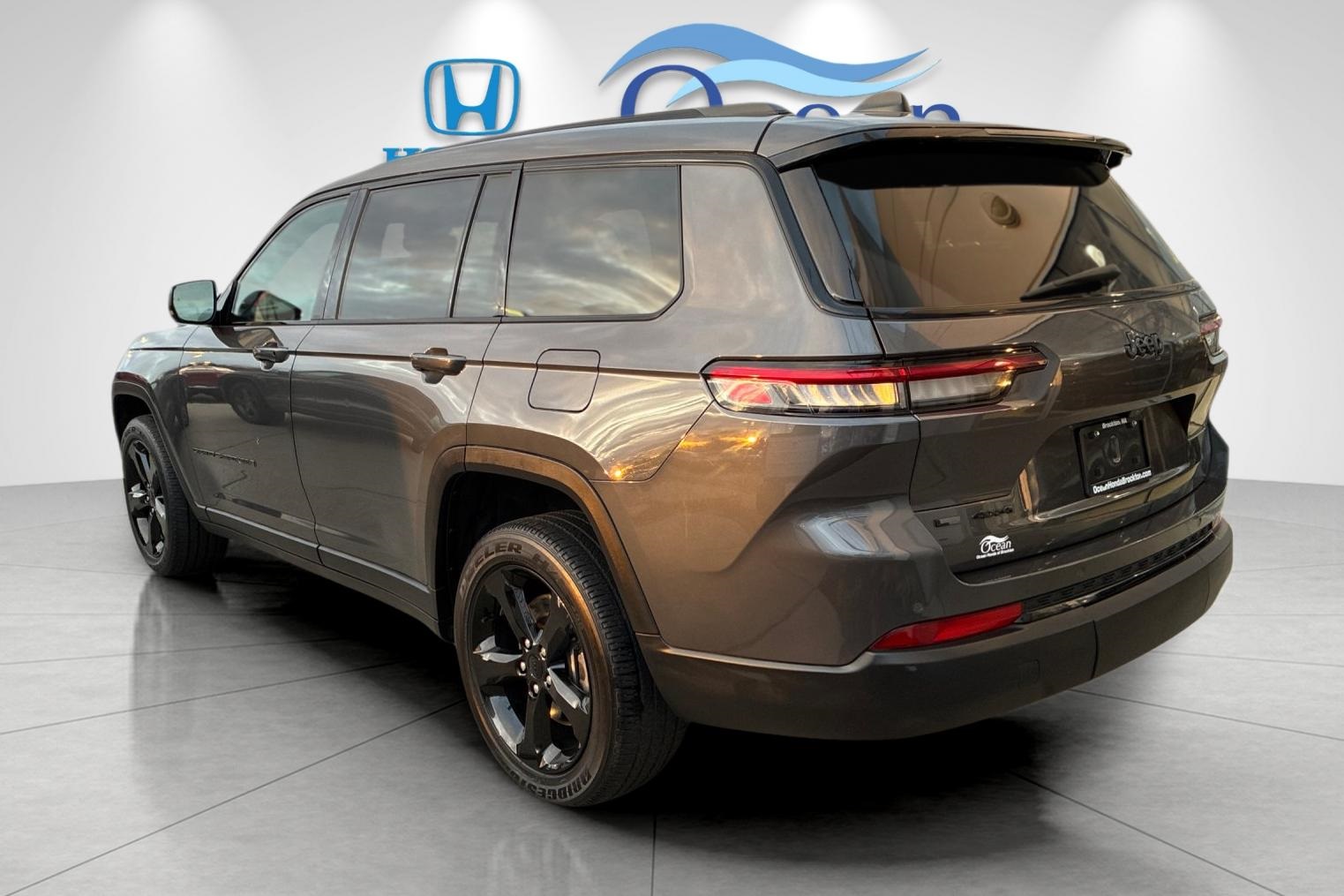 2021 Jeep Grand Cherokee Altitude photo 4