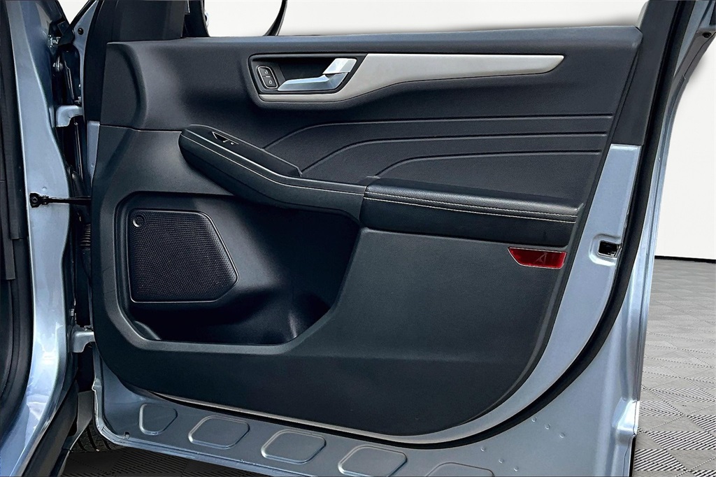 2022 Ford Escape SEL photo 24