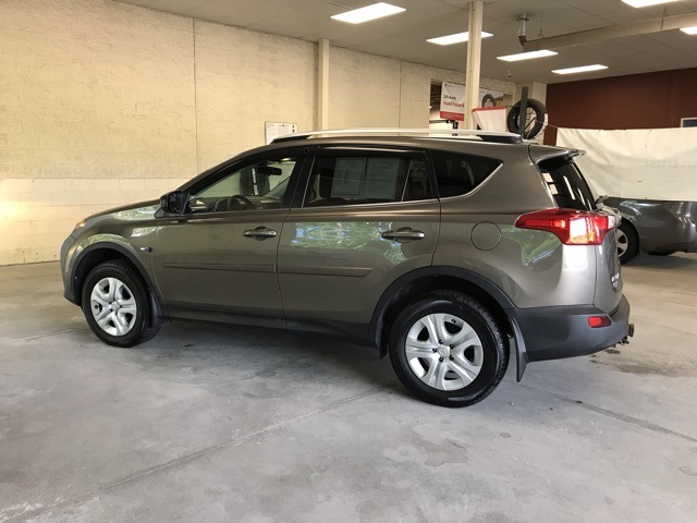 2015 Toyota RAV4 LE photo 6