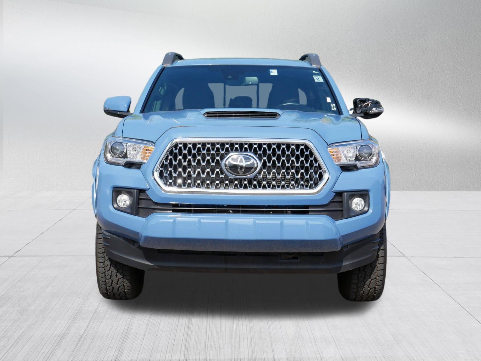 2019 Toyota Tacoma TRD Sport photo 2