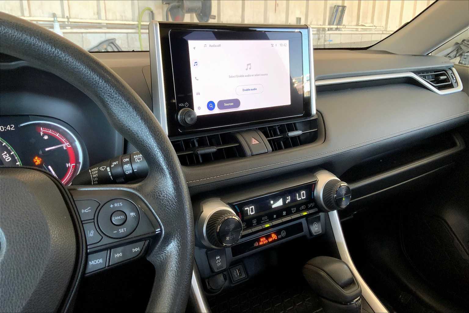 2024 Toyota RAV4 XLE photo 6