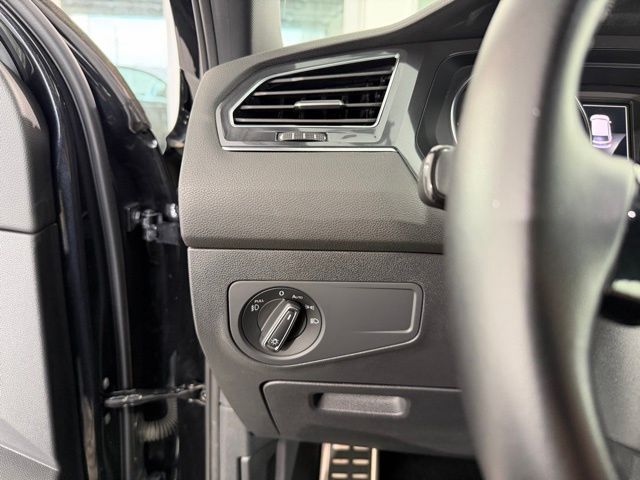 2020 Volkswagen Tiguan SE R-Line Black photo 38