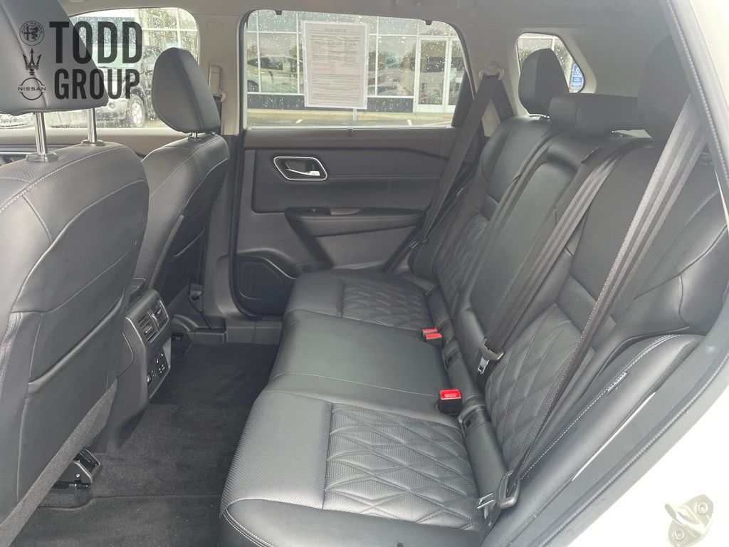 2023 Nissan Rogue Platinum photo 4