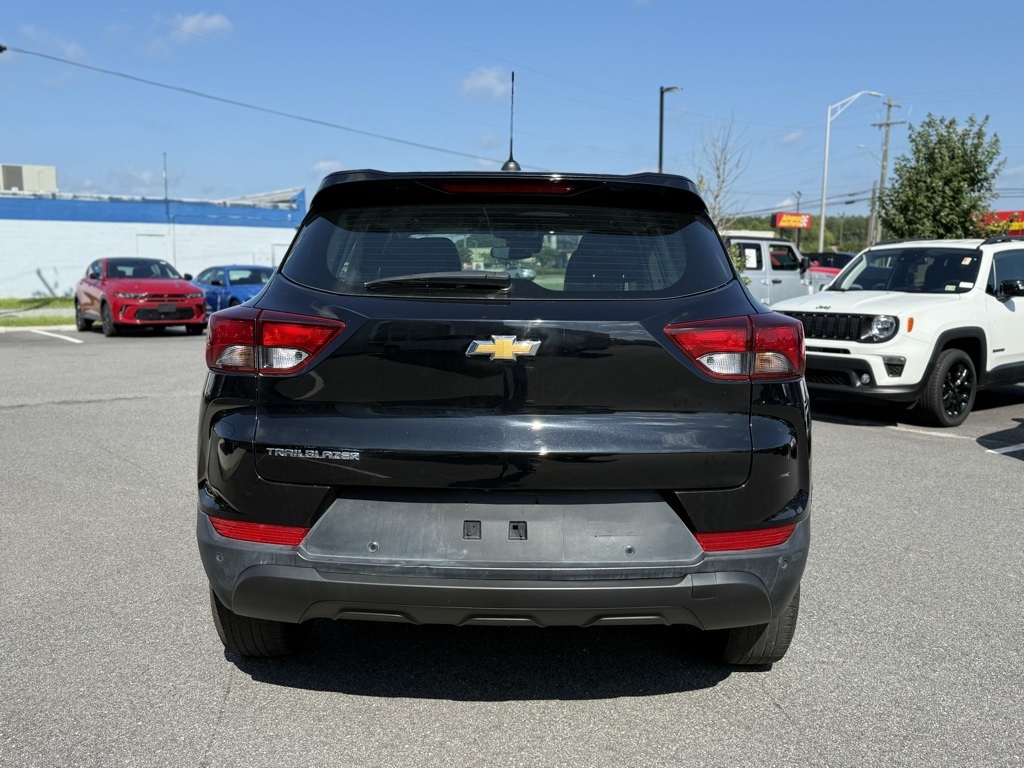 2023 Chevrolet Trailblazer LS photo 3