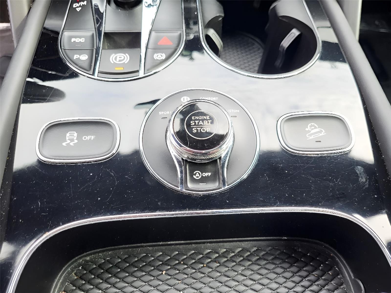 2021 Bentley Bentayga V8 photo 19