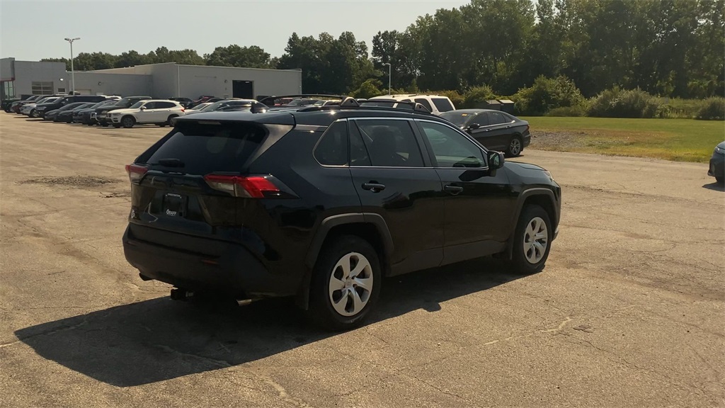 2021 Toyota RAV4 LE photo 7