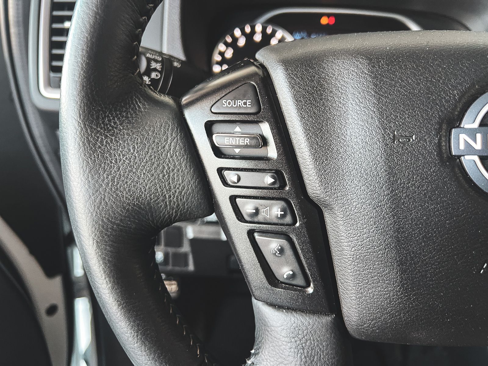 2024 Nissan Frontier SL photo 16
