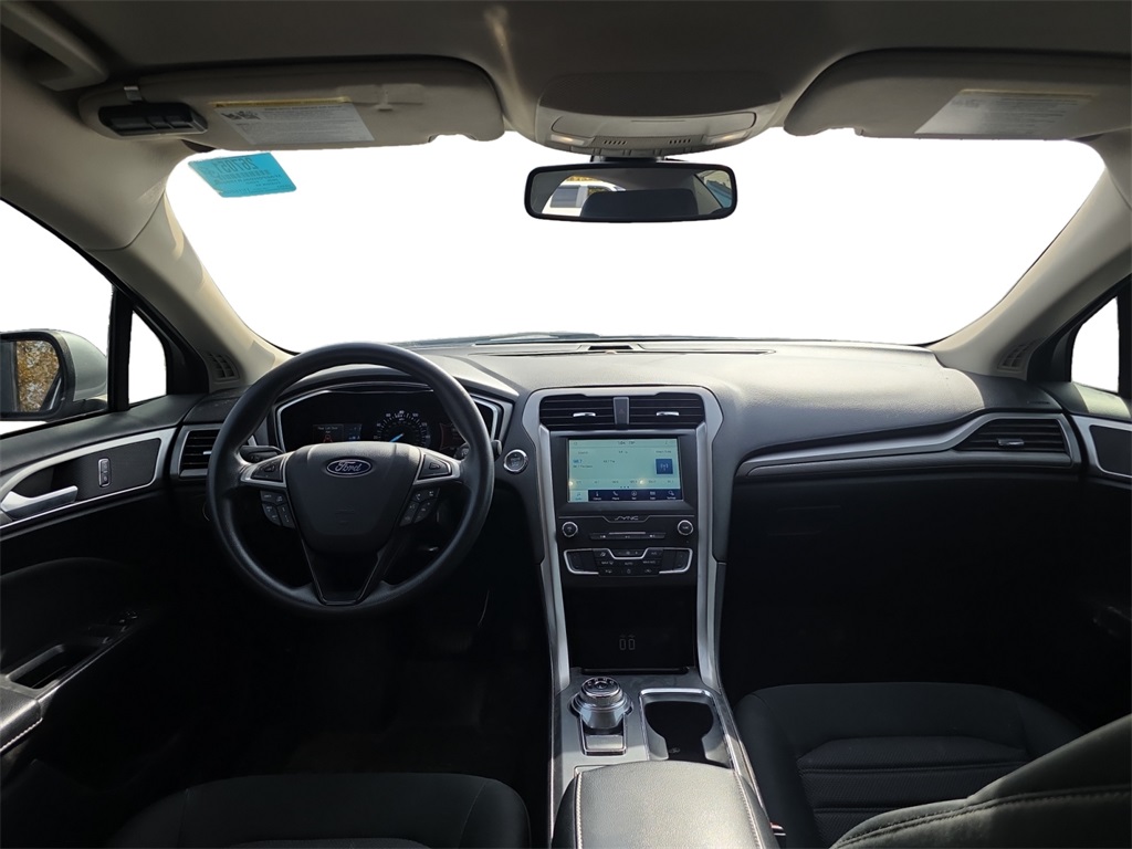 2020 Ford Fusion SE photo 2