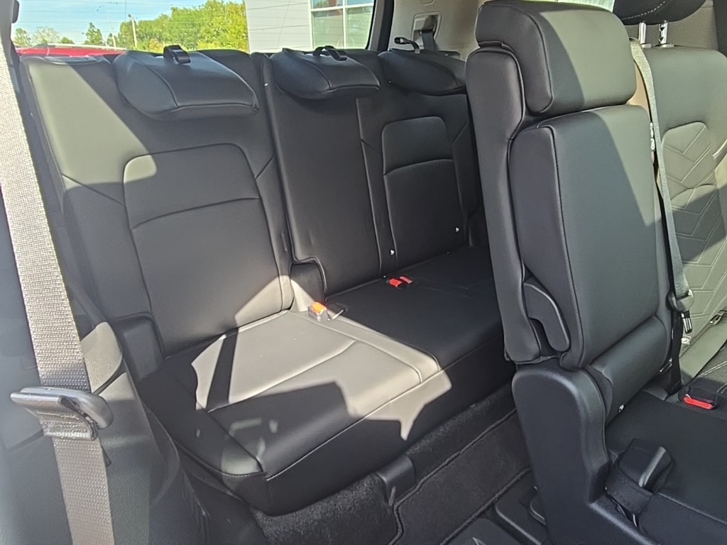 2025 Nissan Pathfinder Platinum photo 30