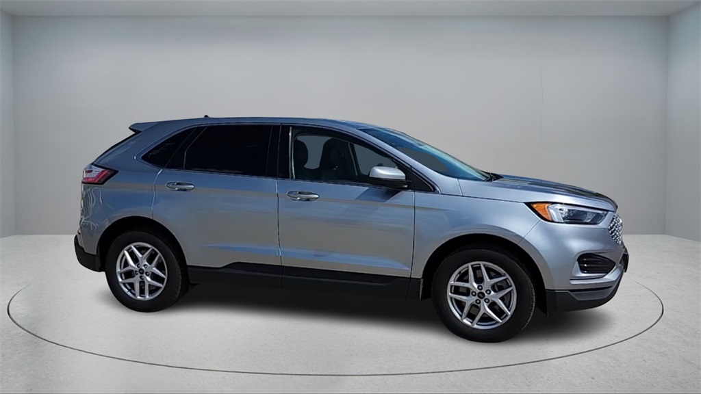 2024 Ford Edge SEL photo 2