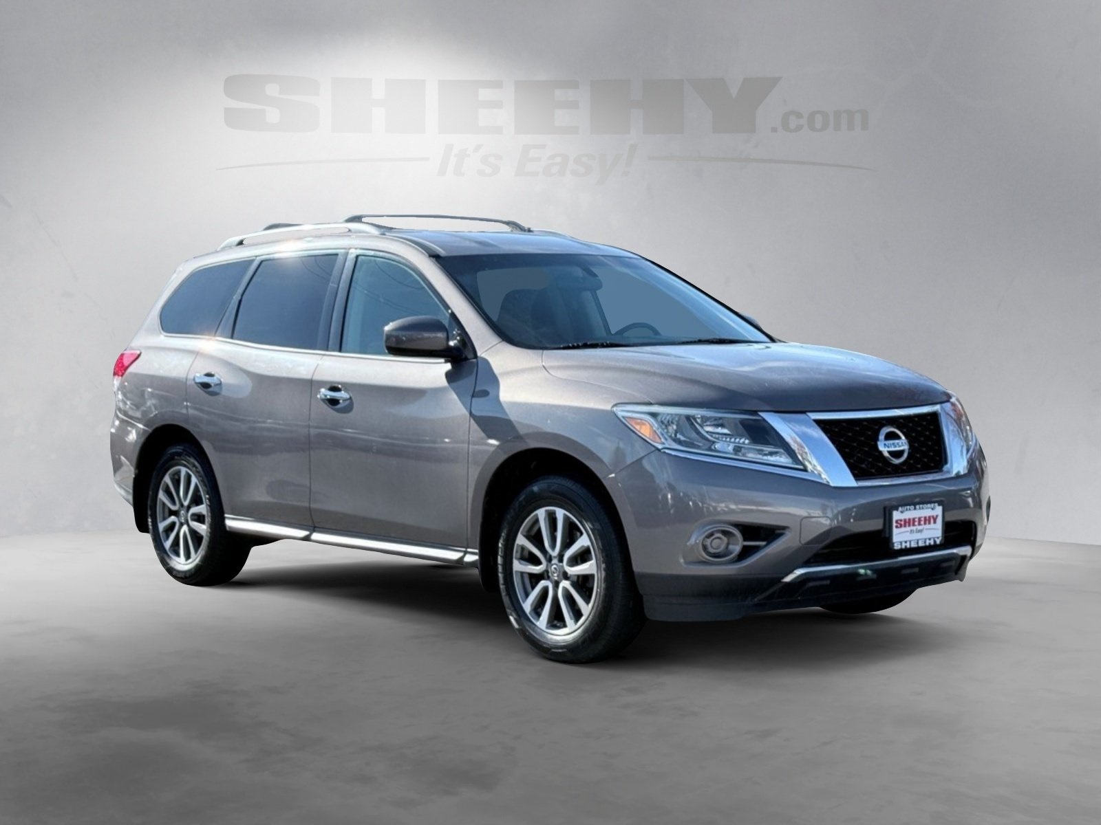 2013 Nissan Pathfinder SV photo 2