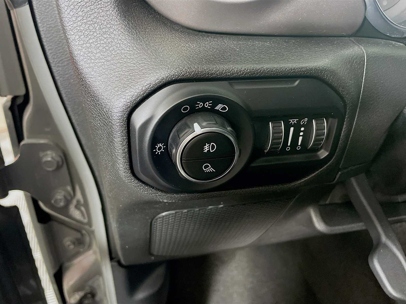2020 Jeep Gladiator Sport photo 6