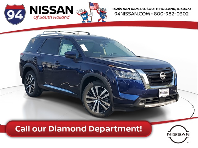 2025 Nissan Pathfinder Platinum's photo