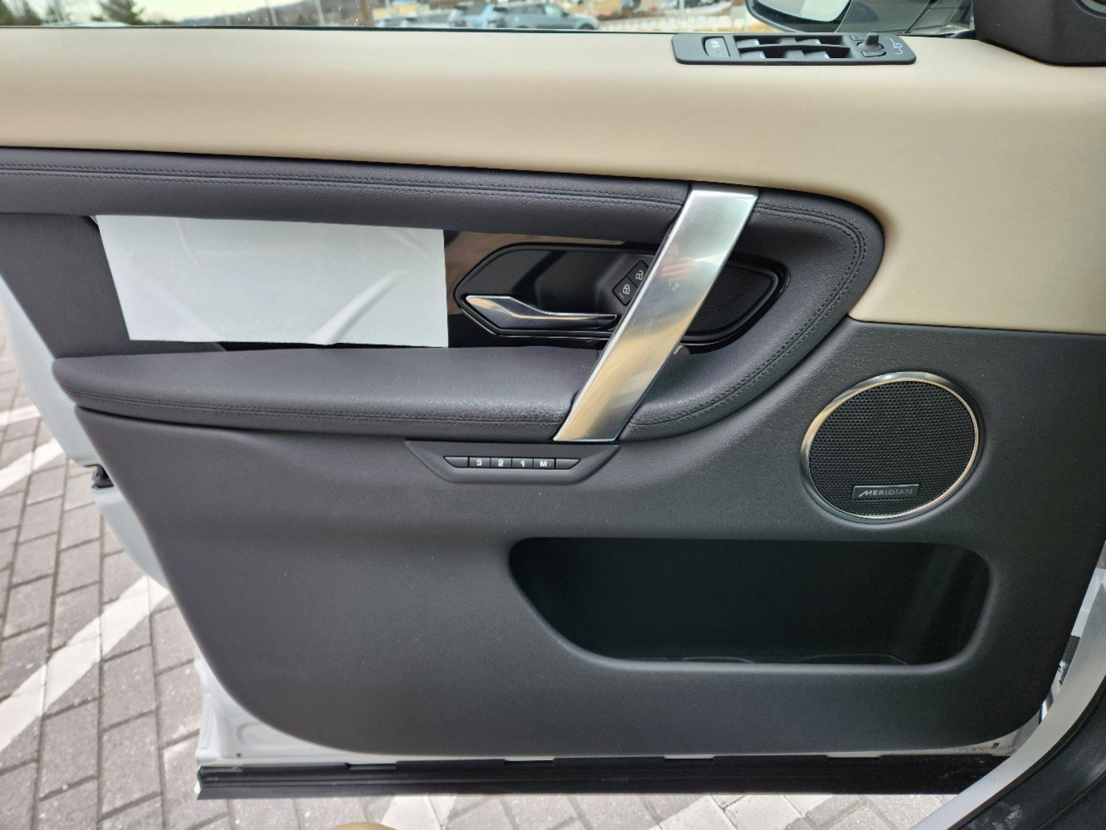 2025 Land Rover Discovery Sport S photo 14