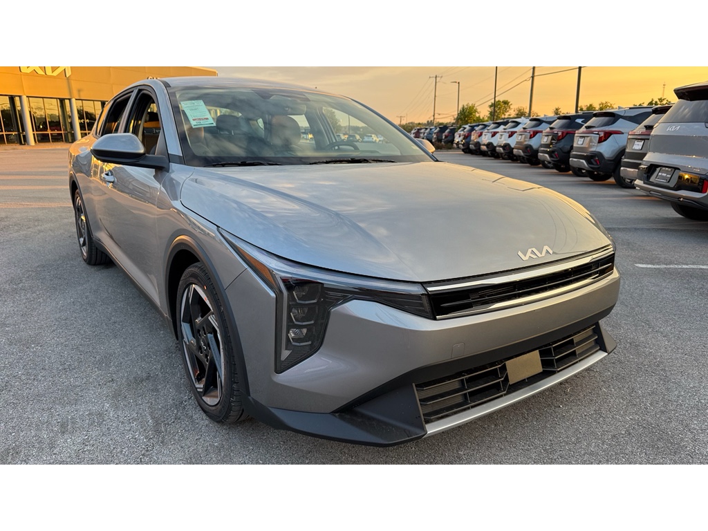 2025 Kia K4 EX photo 2