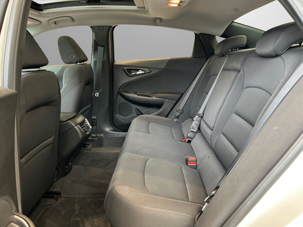 2017 Chevrolet Malibu 1LT photo 7