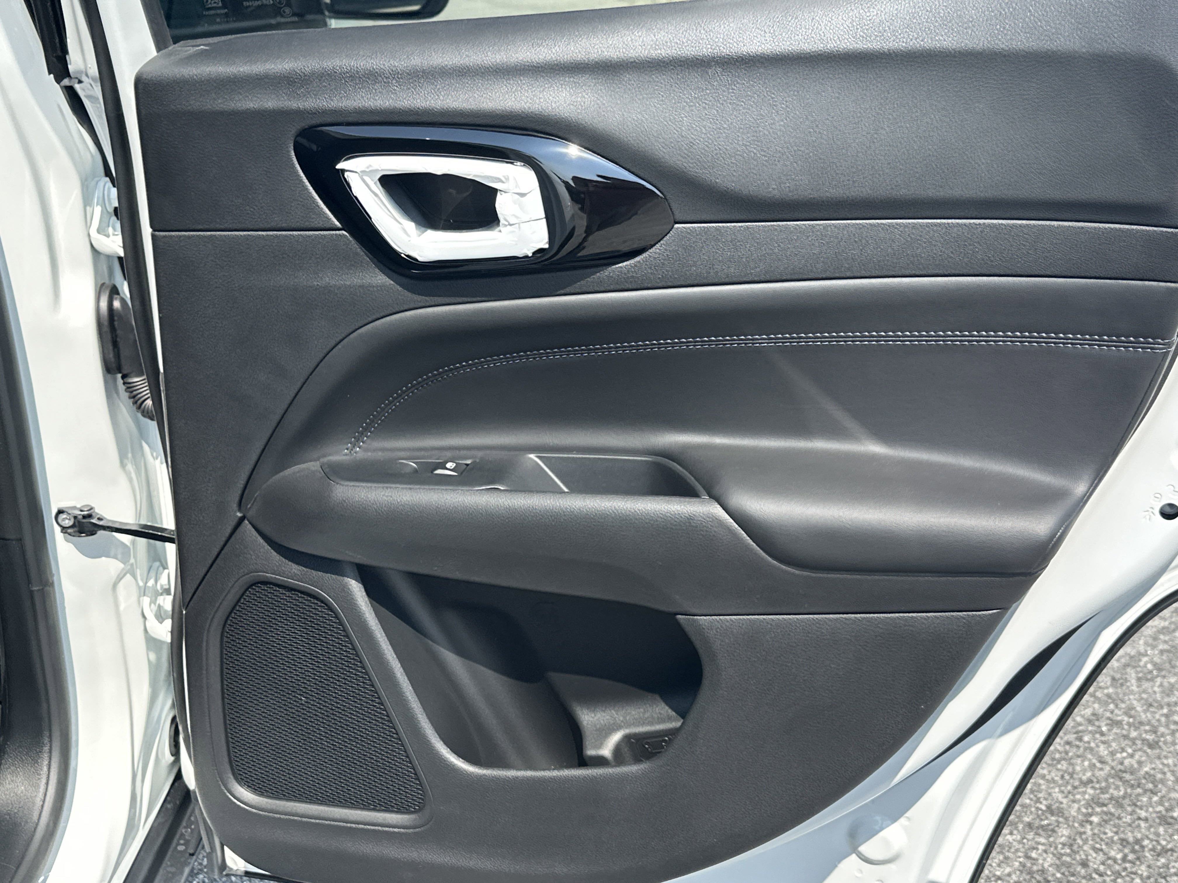 2025 Jeep Compass Latitude photo 2