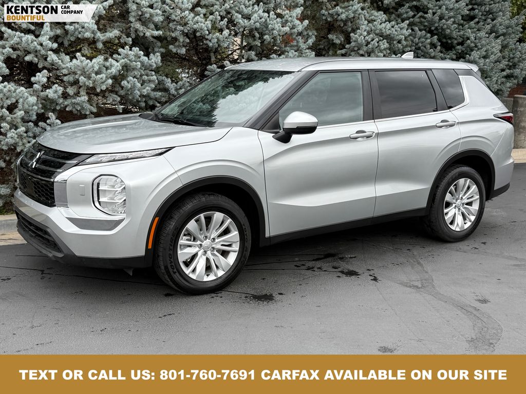 2025 Mitsubishi Outlander ES