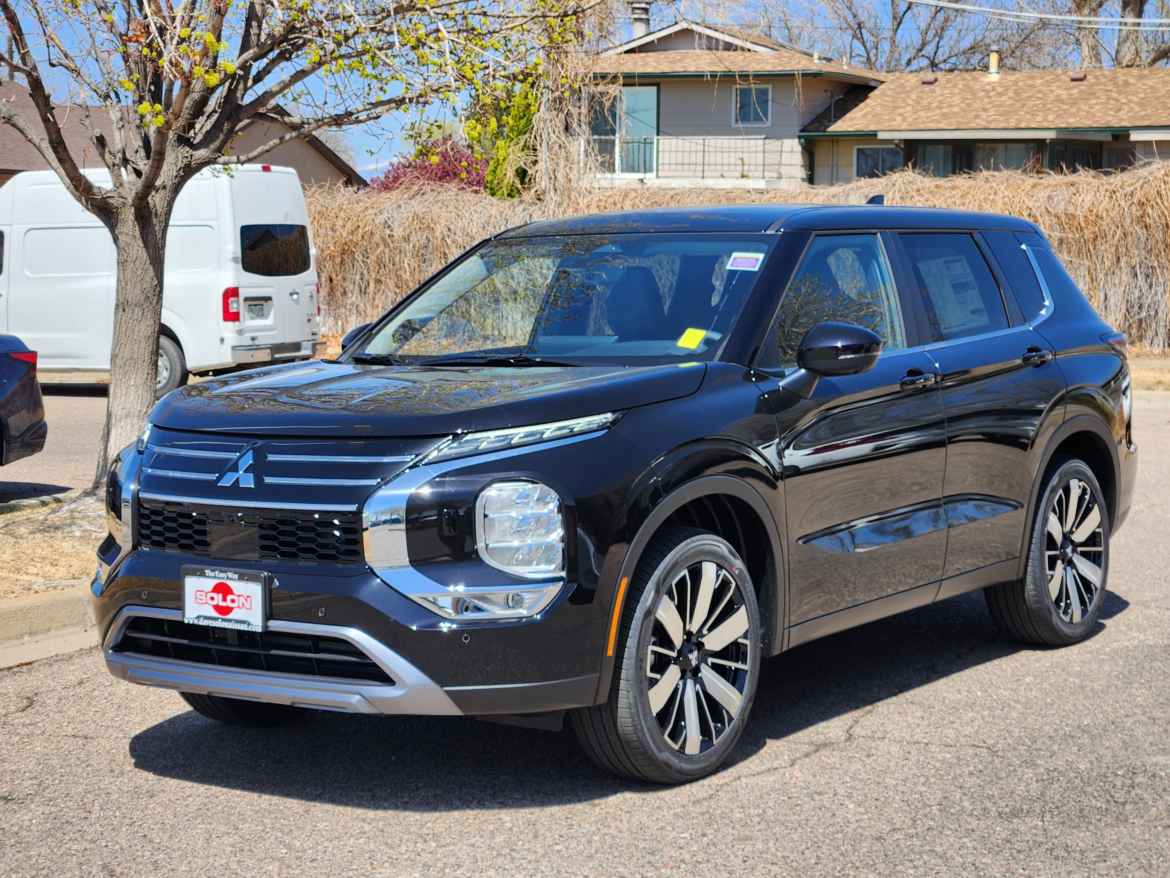 2025 Mitsubishi Outlander SE's photo