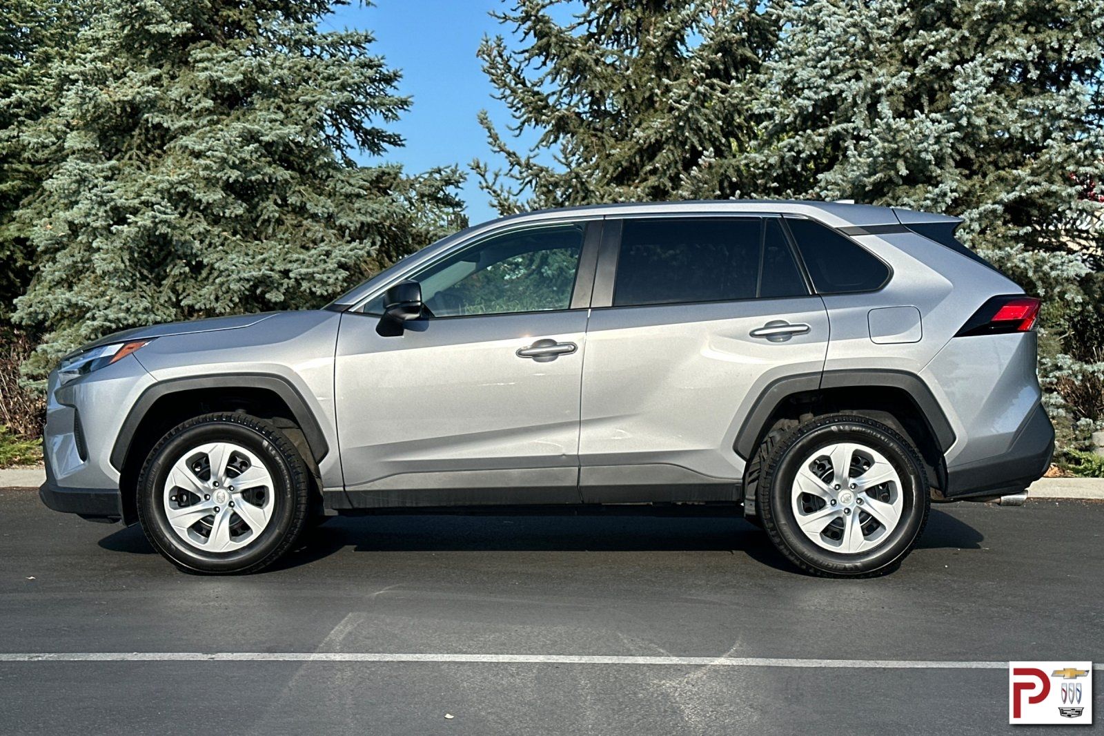 2023 Toyota RAV4 LE photo 5