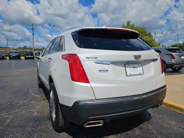 2017 Cadillac XT5 Luxury photo 2