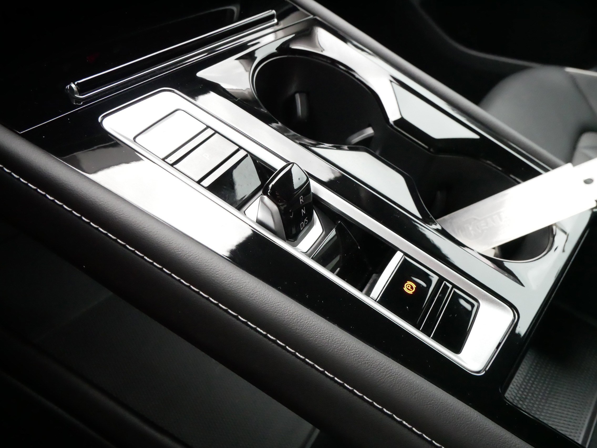 2024 Volkswagen Atlas SEL Premium R-Line photo 22