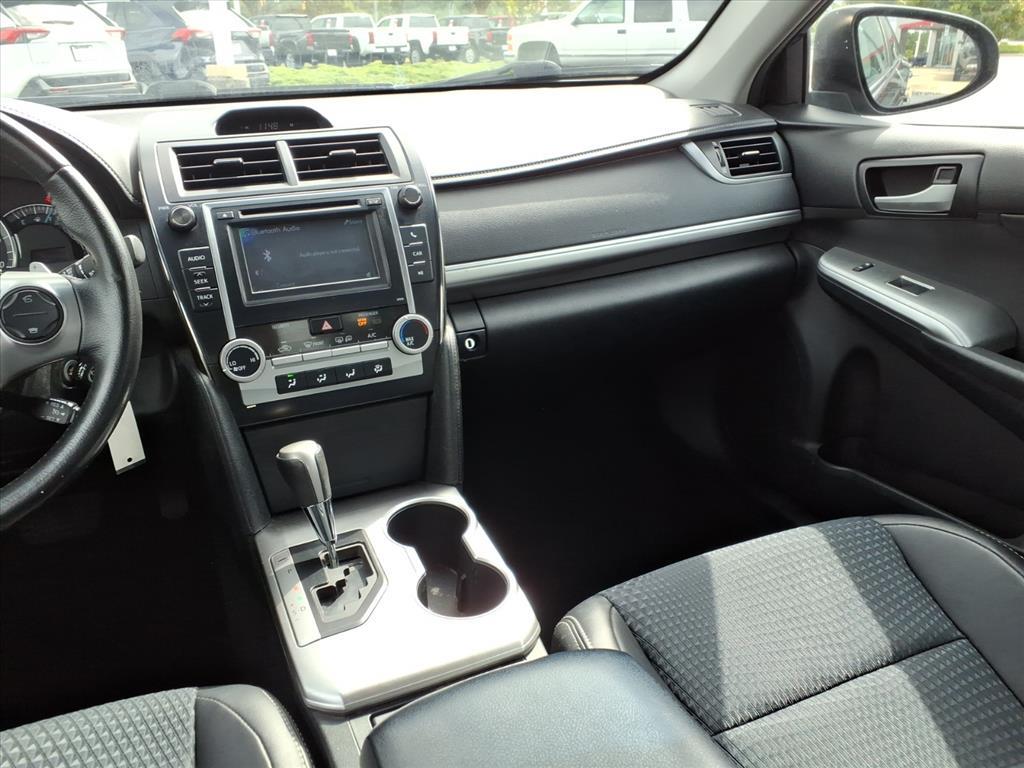 2014 Toyota Camry SE photo 14