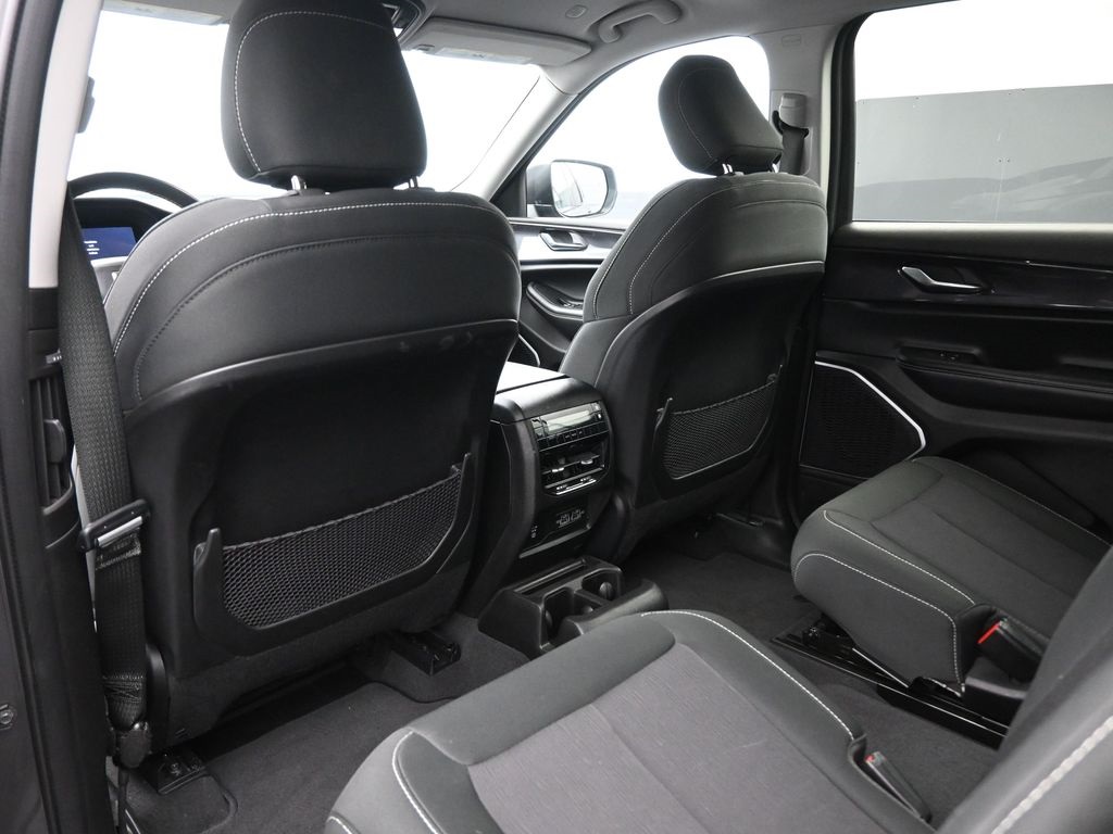 2021 Jeep Grand Cherokee Laredo photo 3