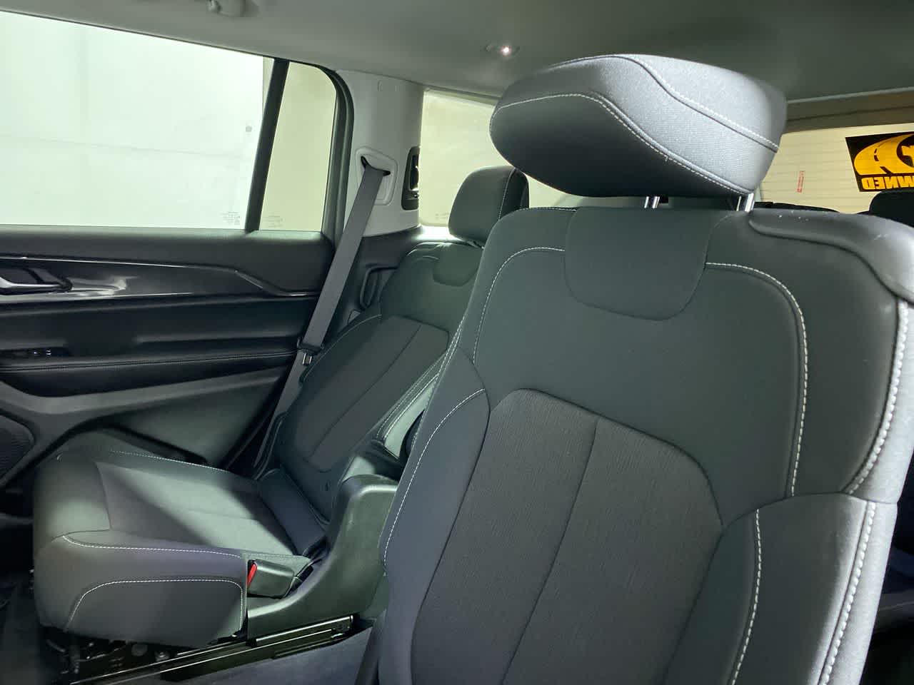 2023 Jeep Grand Cherokee Laredo photo 30