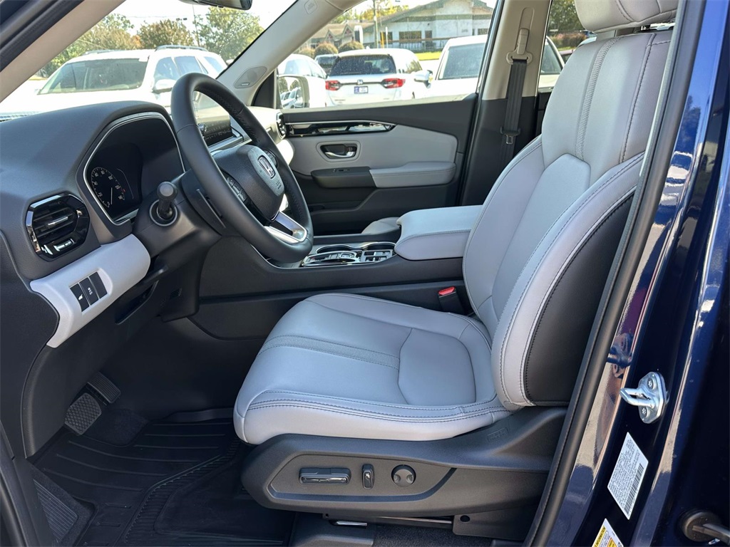 2025 Honda Pilot Touring photo 4