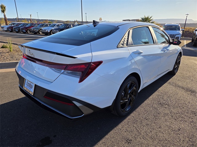 2026 Hyundai Elantra SEL Sport photo 3