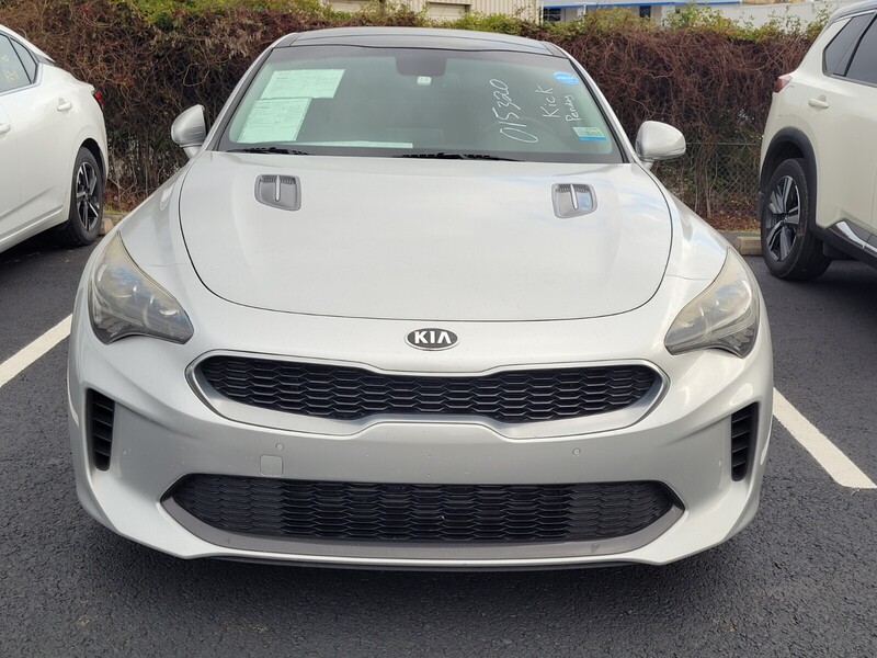 2018 Kia Stinger Premium photo 2