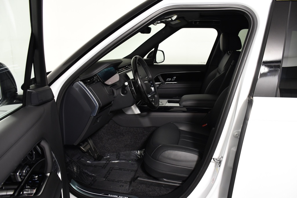 2025 Land Rover Range Rover SE photo 17