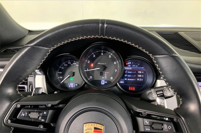 2023 Porsche Macan T photo 11