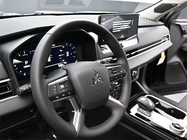 2025 Mitsubishi Outlander SE photo 4