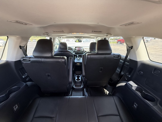 2022 Toyota Highlander XLE photo 16