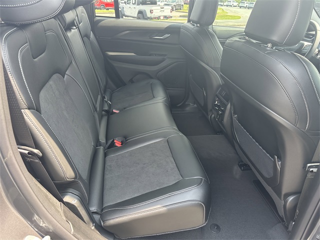 2025 Jeep Grand Cherokee Altitude photo 15