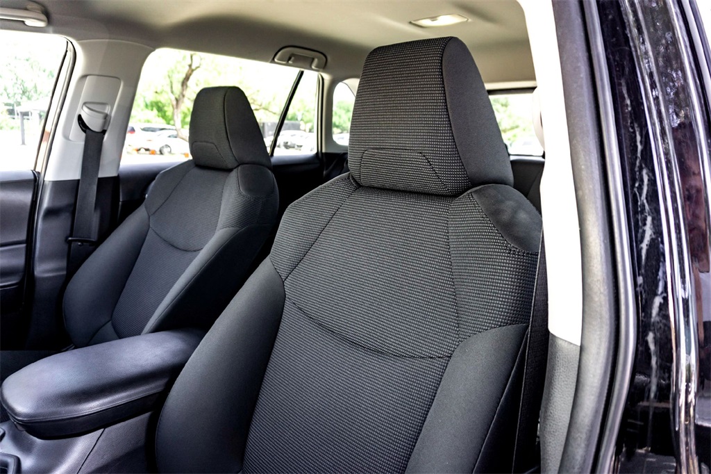 2024 Toyota RAV4 LE photo 13