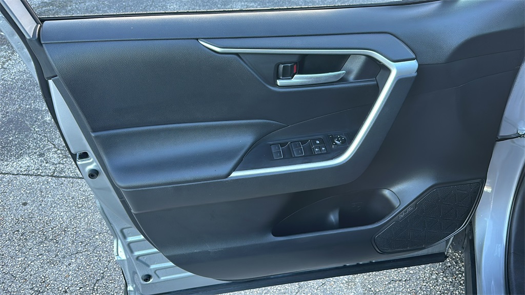 2023 Toyota RAV4 XLE photo 12