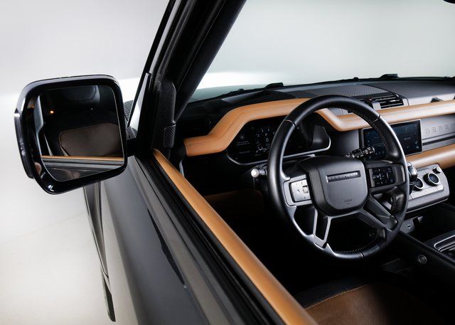 2023 Land Rover Defender 110 X-Dynamic SE photo 23