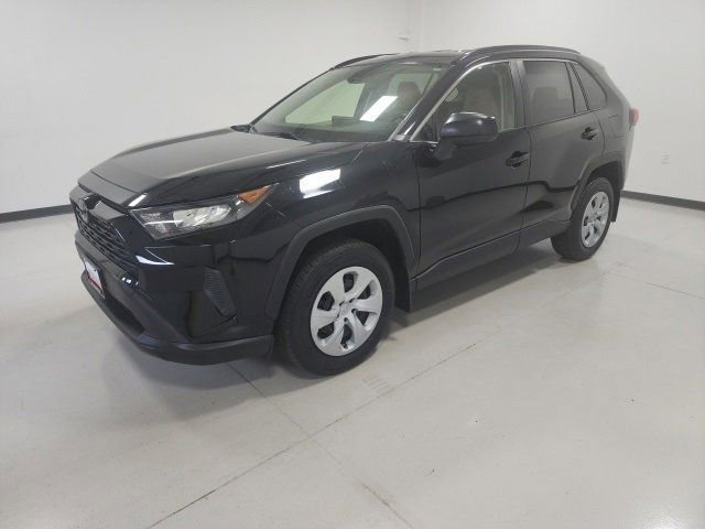 2020 Toyota RAV4 LE photo 3