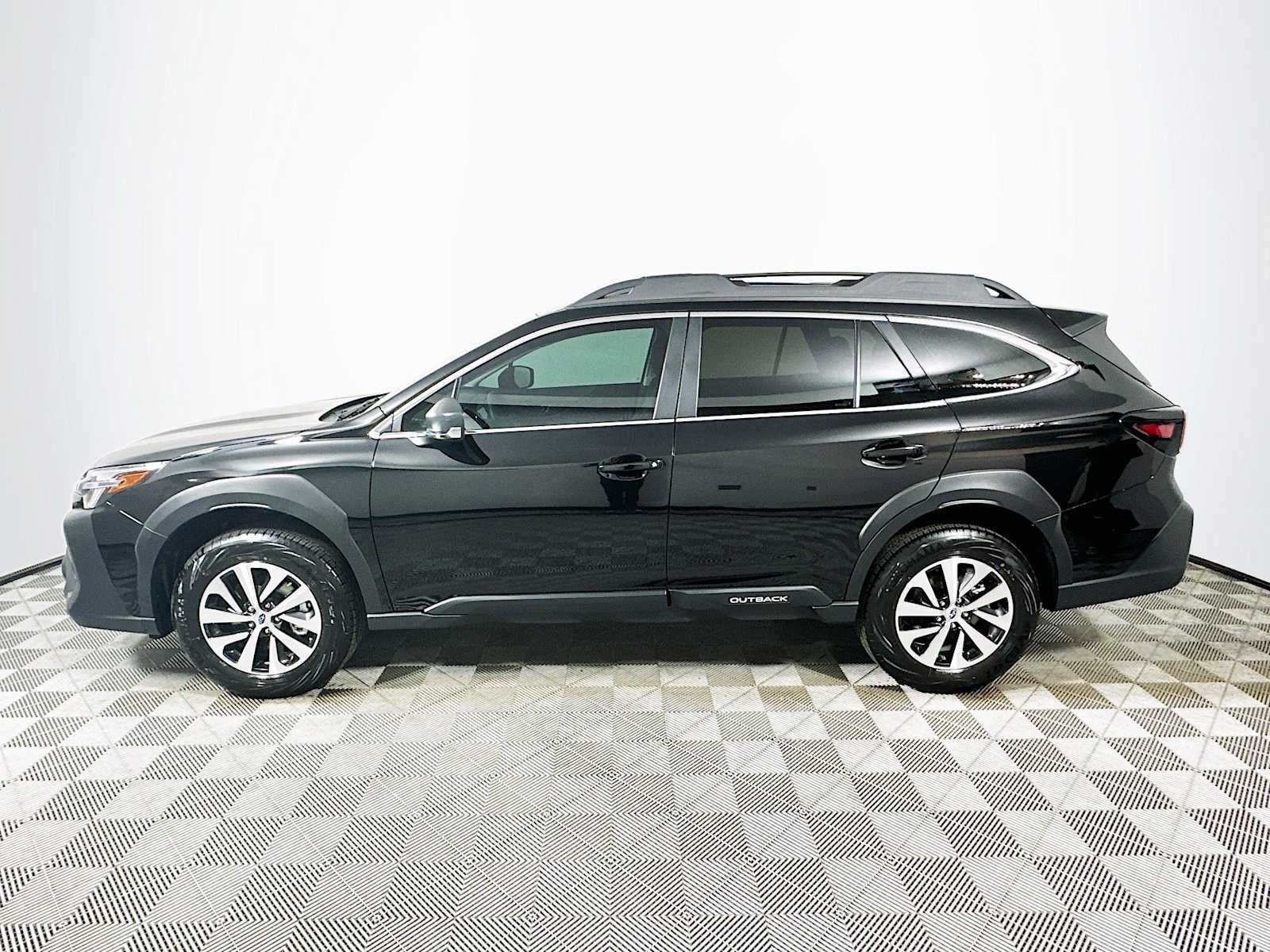 2025 Subaru Outback Base photo 4