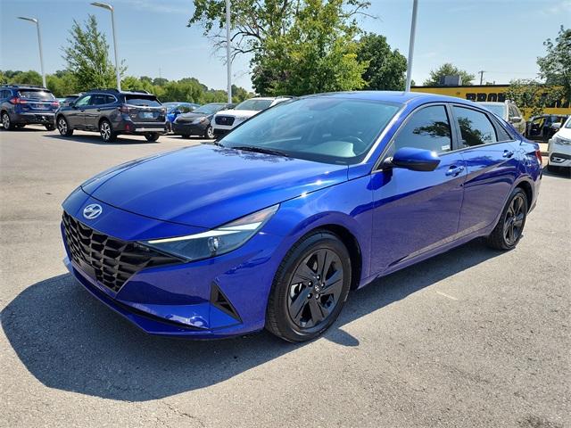 2022 Hyundai Elantra SEL Convenience photo 5