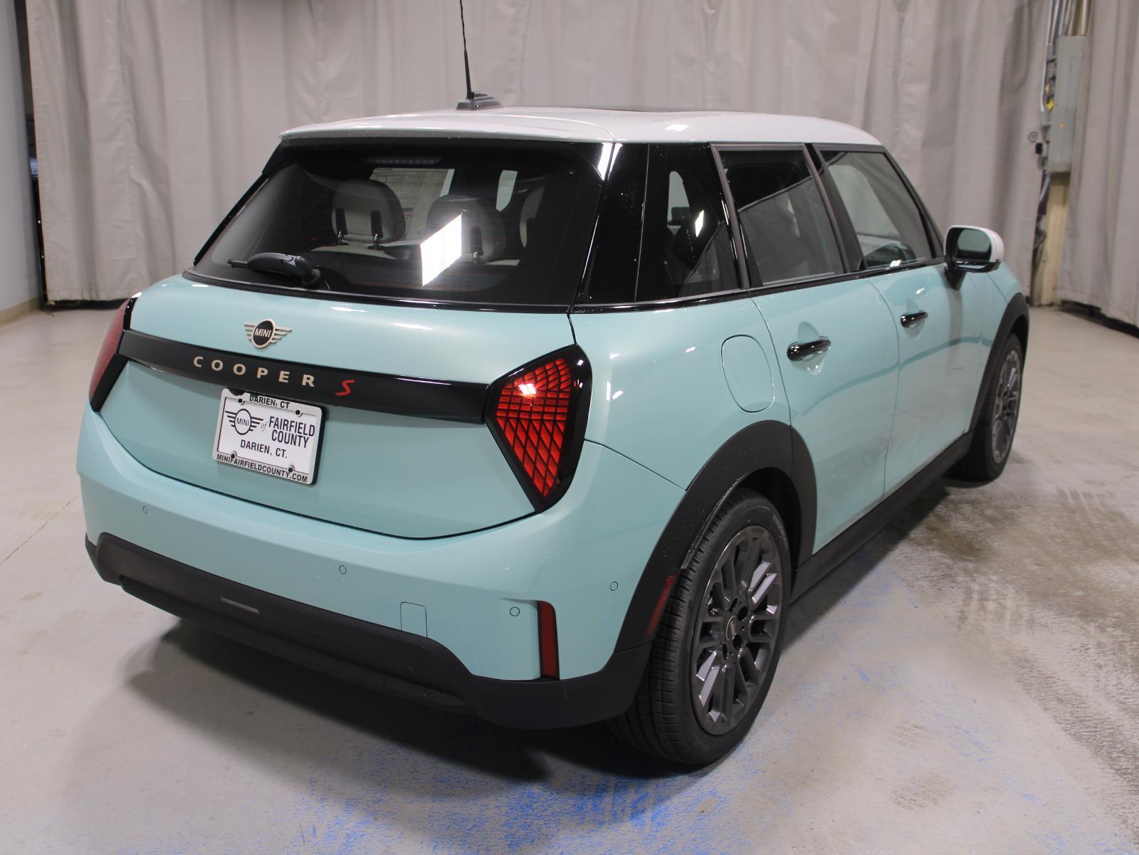 2026 Mini Cooper Hardtop S 4 Door Iconic photo 5