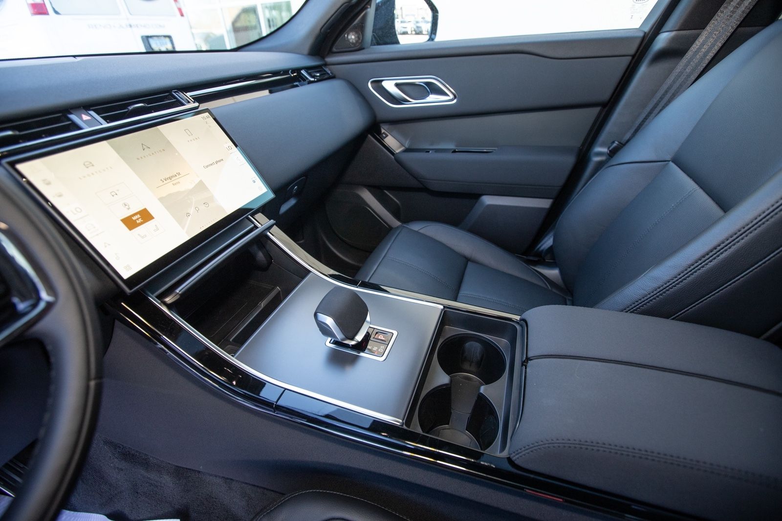 2025 Land Rover Range Rover Velar SE photo 19