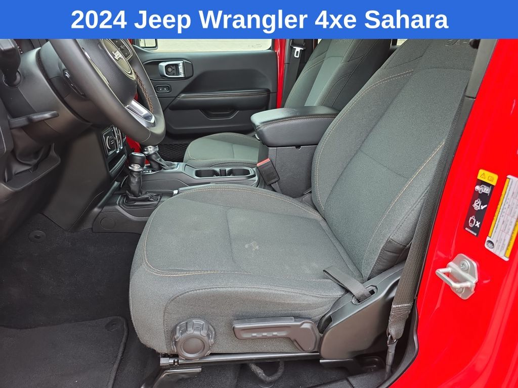 2024 Jeep Wrangler Sahara 4xe photo 9