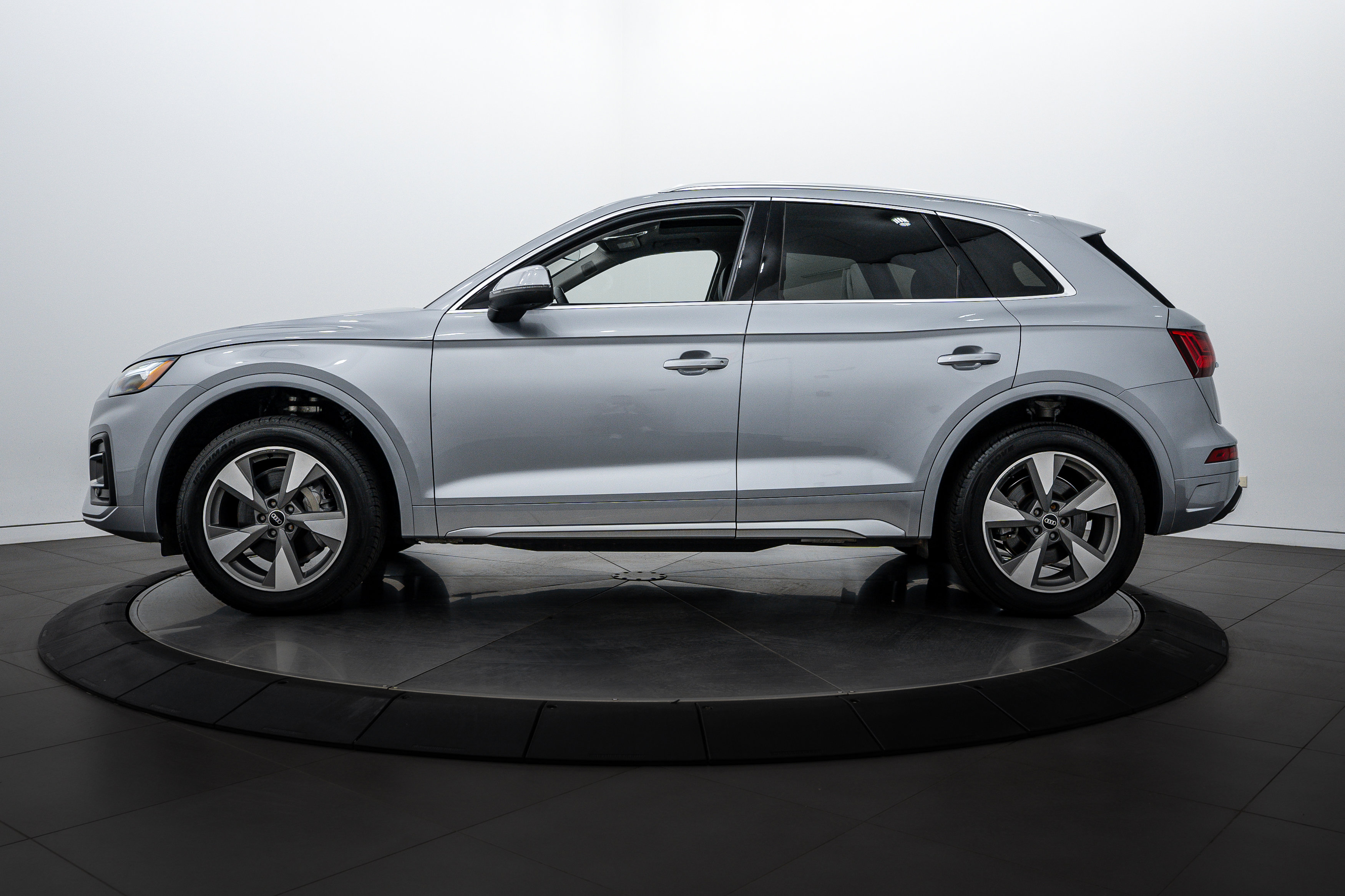 2022 Audi Q5 40 Premium Plus photo 4