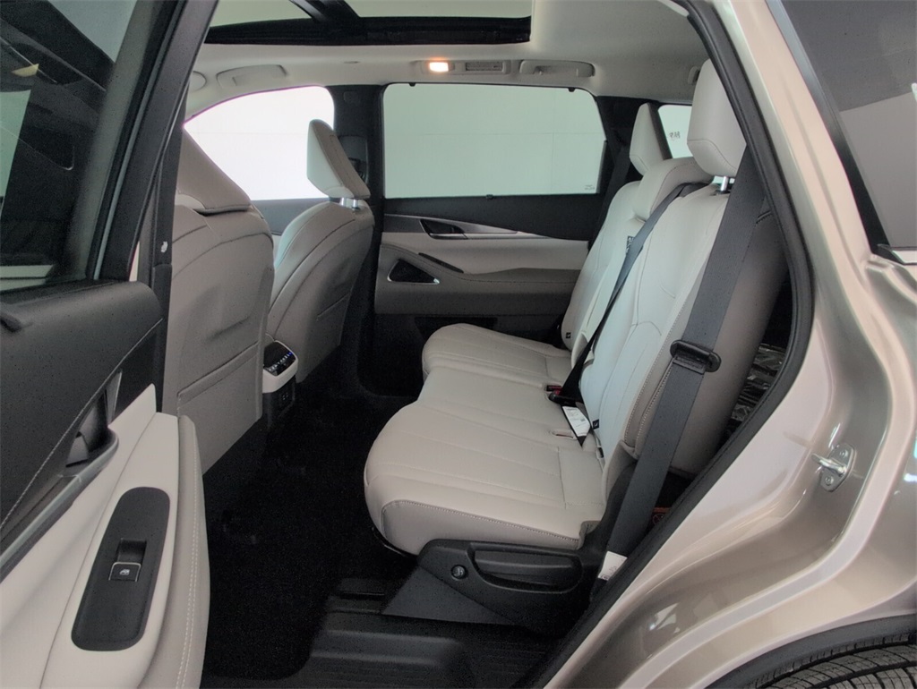 2026 Infiniti QX60 Luxe photo 7
