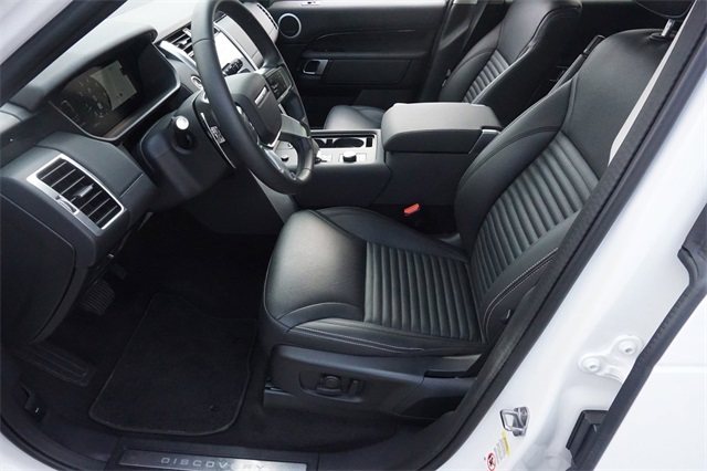 2024 Land Rover Discovery S photo 15